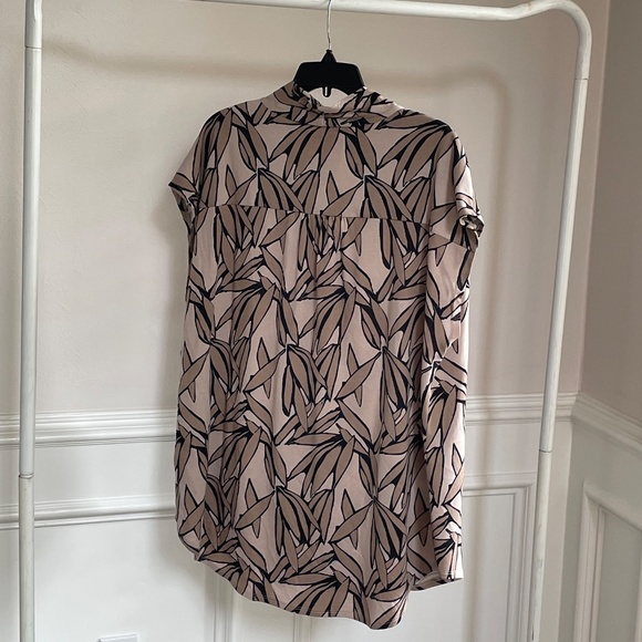 NWT- Soft Surroundings V-Neck Luau Printed Tee - Size 1X - Picture 3 of 7